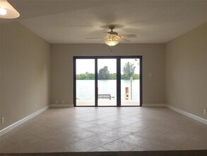 1100 Crystal Lake Dr in Deerfield Beach, FL - Building Photo - Building Photo