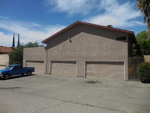 2921 La Costa St in Bakersfield, CA - Building Photo - Building Photo