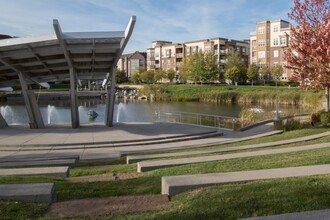 The Legends at Silver Lake Village 55+ Apartments in St. Anthony, MN - Foto de edificio - Building Photo