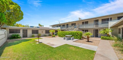 Pinchot Arms Apartments in Phoenix, AZ - Building Photo - Primary Photo