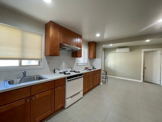 126 E Center St, Unit A