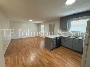 1506 Oakshire Ct in Winston-Salem, NC - Building Photo - Building Photo