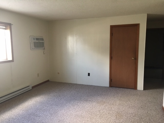 425 8th Ave NE, Unit 4 in Watertown, SD - Building Photo - Building Photo