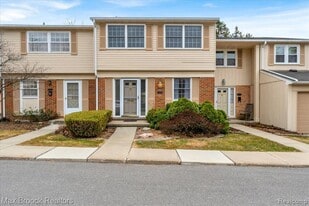 1613 Brentwood in Troy, MI - Building Photo