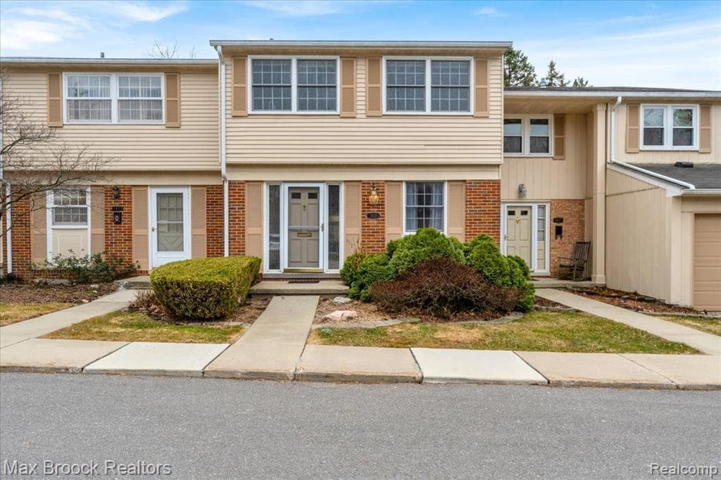 1613 Brentwood in Troy, MI - Building Photo