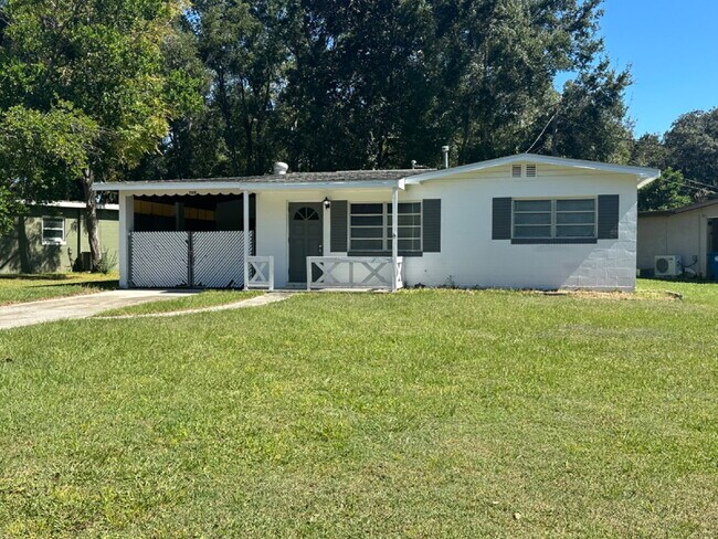 21459 Campbell Dr in Brooksville, FL - Building Photo - Building Photo
