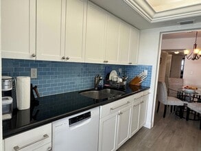 3051 NE 47th Ct, Unit 308 in Fort Lauderdale, FL - Building Photo - Building Photo
