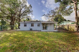 6231 Hayes St in Hollywood, FL - Building Photo - Building Photo