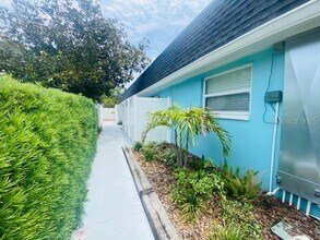 327 S Fernwood Ave in Clearwater, FL - Building Photo - Building Photo