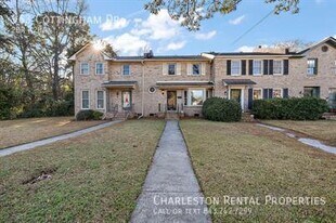 963 Cottingham Dr in Mount Pleasant, SC - Building Photo