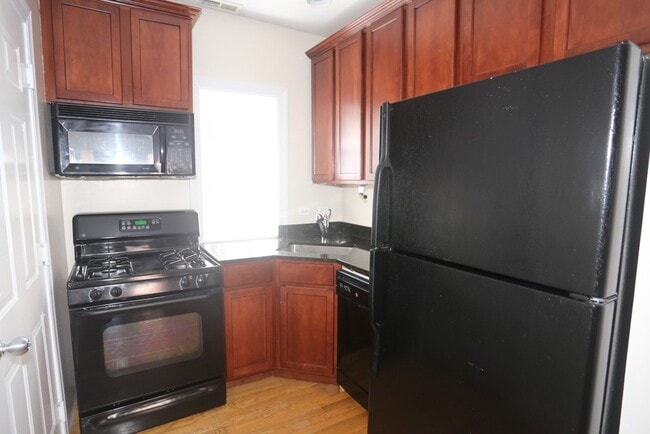 3227 N Clifton Ave, Unit A05K in Chicago, IL - Foto de edificio - Building Photo