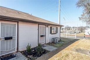 235 Walnut St NW in Atlanta, GA - Building Photo