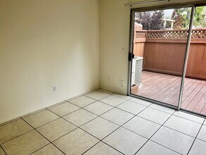 2185 Haller St in San Diego, CA - Foto de edificio - Building Photo