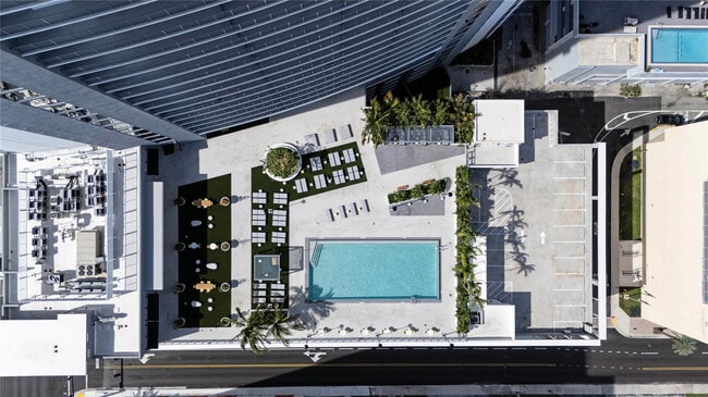 1770 S Young Cir in Hollywood, FL - Foto de edificio - Building Photo