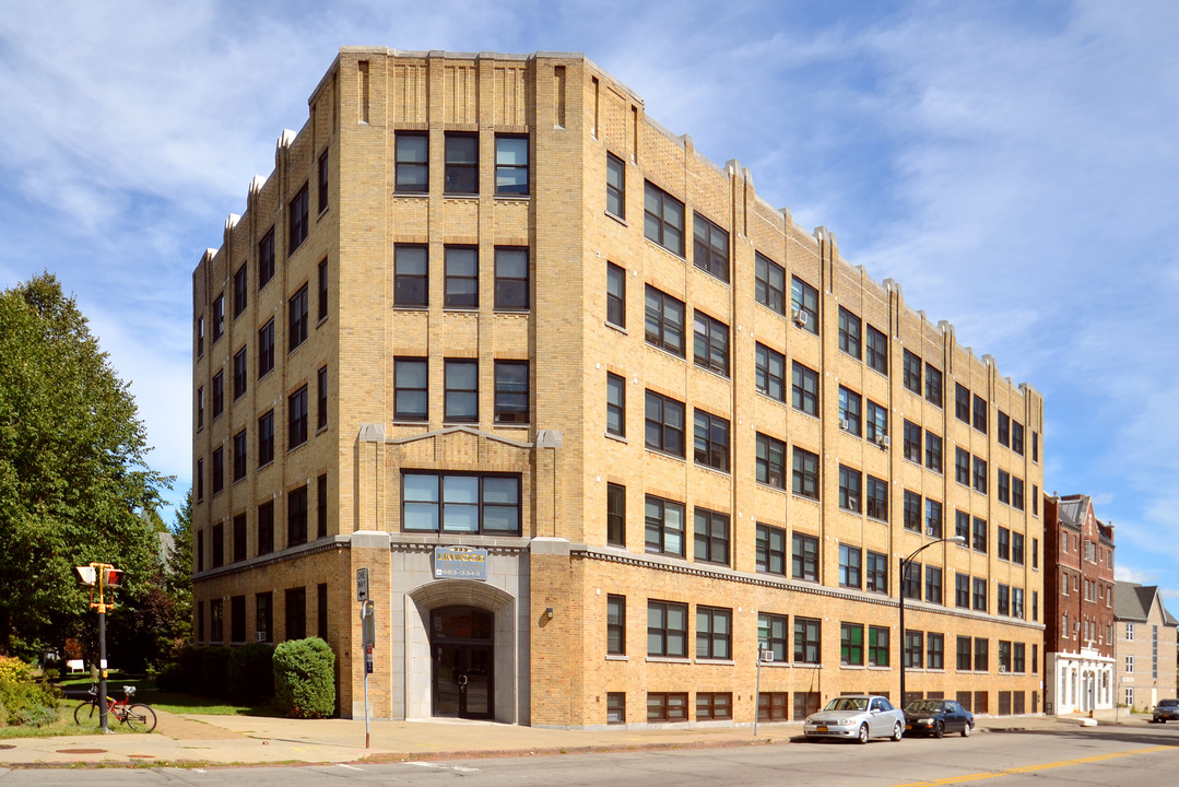 Linwood Manor in Buffalo, NY - Foto de edificio