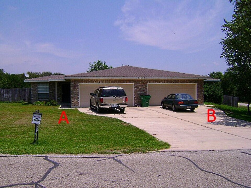 21637 Boggy Ford Rd in Lago Vista, TX - Building Photo