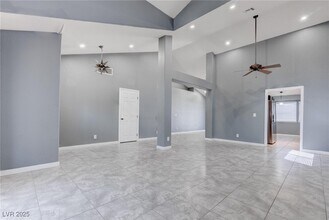 7817 Cape Vista Ln in Las Vegas, NV - Building Photo - Building Photo