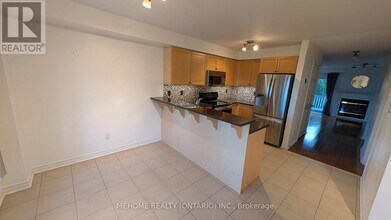 1505 Avonmore Square in Pickering, ON - Building Photo - Building Photo