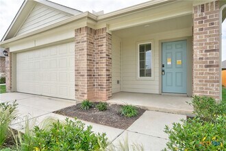 121 Roanwood Dr in San Marcos, TX - Building Photo - Building Photo