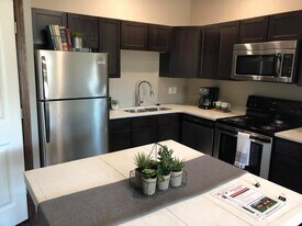 5711 W 33rd Pl in Joplin, MO - Building Photo