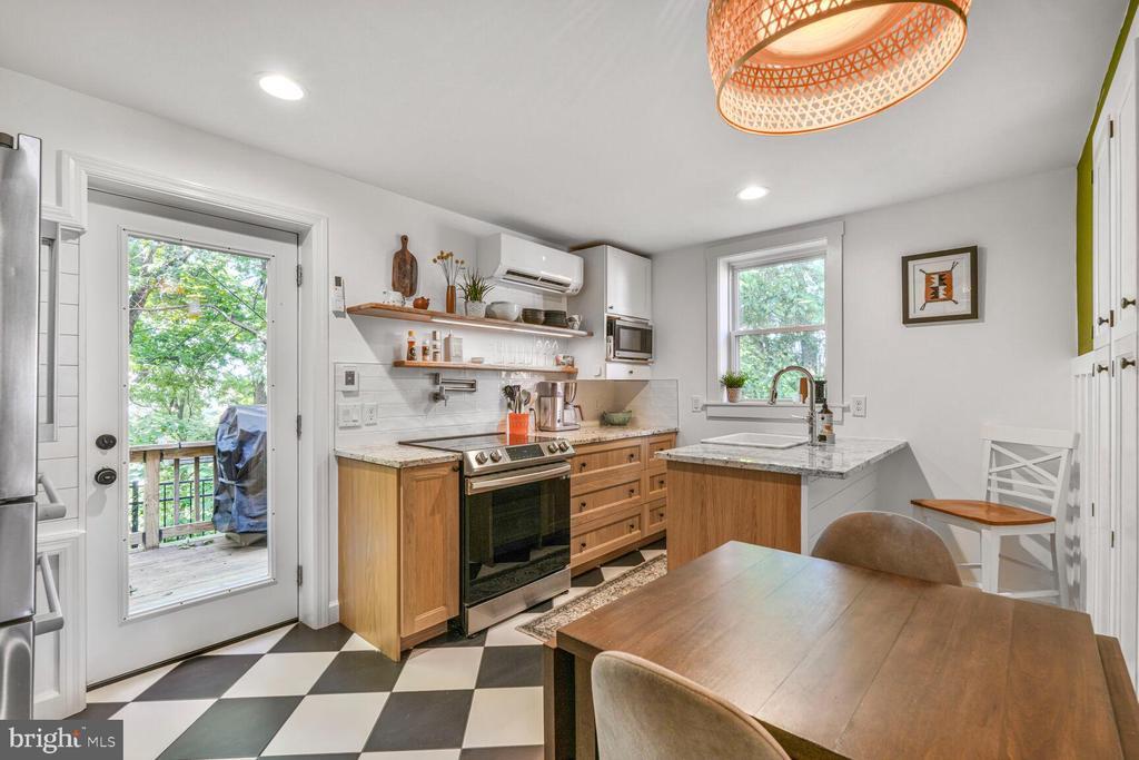 2444 S Oakland St in Arlington, VA - Building Photo