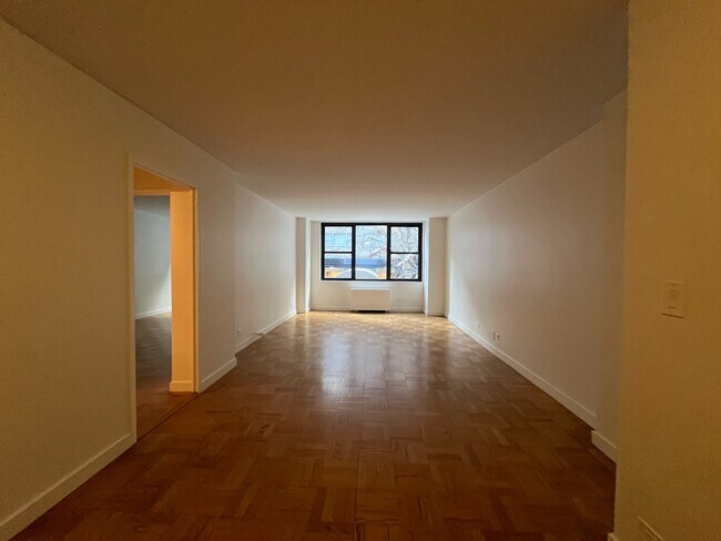 333 E 49th St in New York, NY - Building Photo - Building Photo