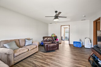 315 N School St in Diamond, IL - Building Photo - Building Photo