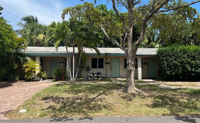 1044 NE 11th Ave in Fort Lauderdale, FL - Building Photo - Building Photo