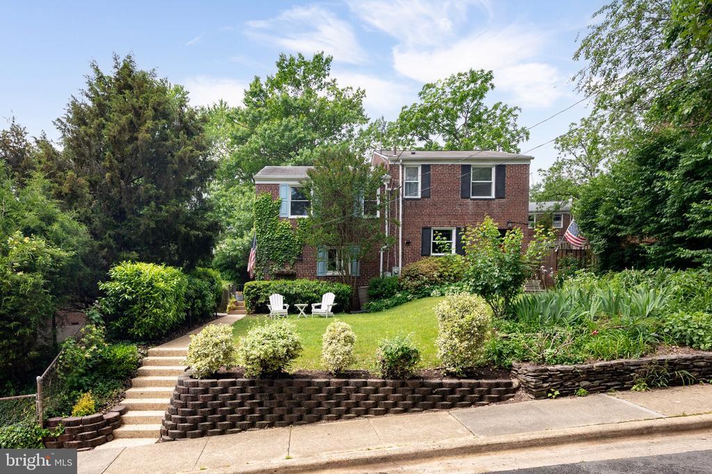 2902 Landover St in Alexandria, VA - Building Photo