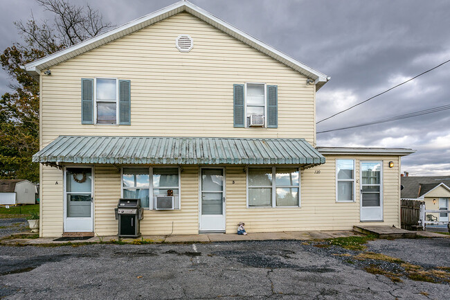 710-720 N Main St in Mount Crawford, VA - Foto de edificio - Building Photo