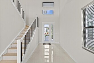 10033 Stockrun Dr in Palm Beach Gardens, FL - Foto de edificio - Building Photo