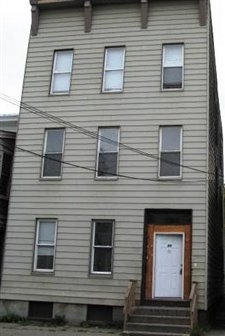 95 Congress St in Cohoes, NY - Building Photo