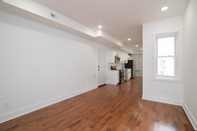 property at 3035 W Diamond St