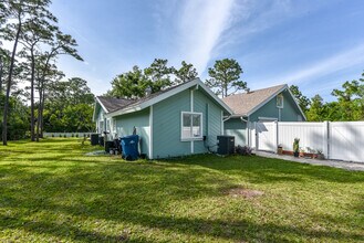 213 Riverbend Rd in Ormond Beach, FL - Foto de edificio - Building Photo