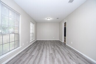 422 Skywood Dr in Houston, TX - Building Photo - Building Photo