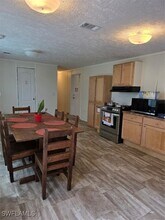 8385 Marx Dr in North Fort Myers, FL - Building Photo - Building Photo