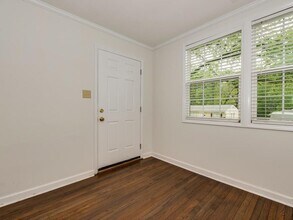 5113 Valley Stream Rd in Charlotte, NC - Building Photo - Building Photo