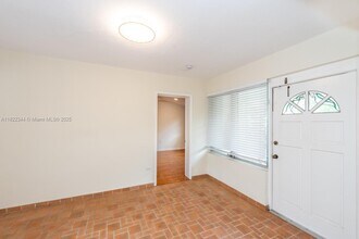 5726 SW 42nd St in Miami, FL - Building Photo - Building Photo