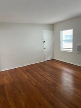 510 Santander Ave, Unit 2 in Coral Gables, FL - Foto de edificio - Building Photo