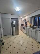 24 Harvard St in Uxbridge, MA - Foto de edificio - Building Photo