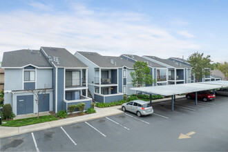 Hampton Court Apartments in Chino, CA - Building Photo - Building Photo