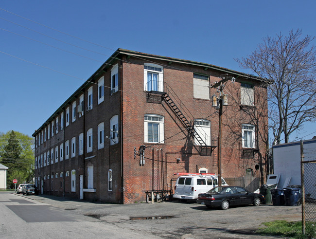 Dartmouth Place Mill Apartments in Pawtucket, RI - Foto de edificio - Building Photo