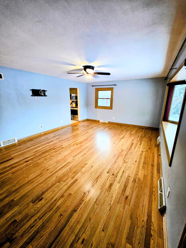 4521 Jade Ln in Madison, WI - Foto de edificio - Building Photo