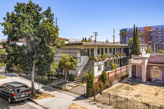 1032 N Berendo St in Los Angeles, CA - Building Photo - Building Photo