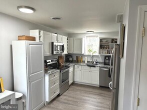 7703 Dover Rd in Glen Burnie, MD - Building Photo - Building Photo