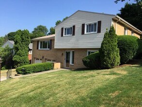 1244 Blue Jay Dr in Pittsburgh, PA - Building Photo - Building Photo