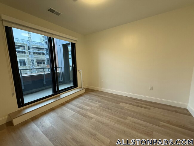 1079 Commonwealth Ave in Boston, MA - Building Photo - Building Photo