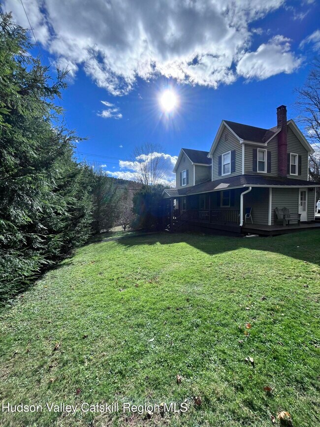 6 Penrose Park in Tannersville, NY - Building Photo - Building Photo