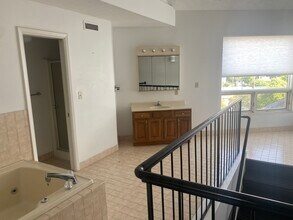 1900 Grove Ct, Unit Grove Court Penthouse in Cleveland, OH - Building Photo - Building Photo