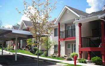 Chianti Apartments in Renton, WA - Foto de edificio - Building Photo